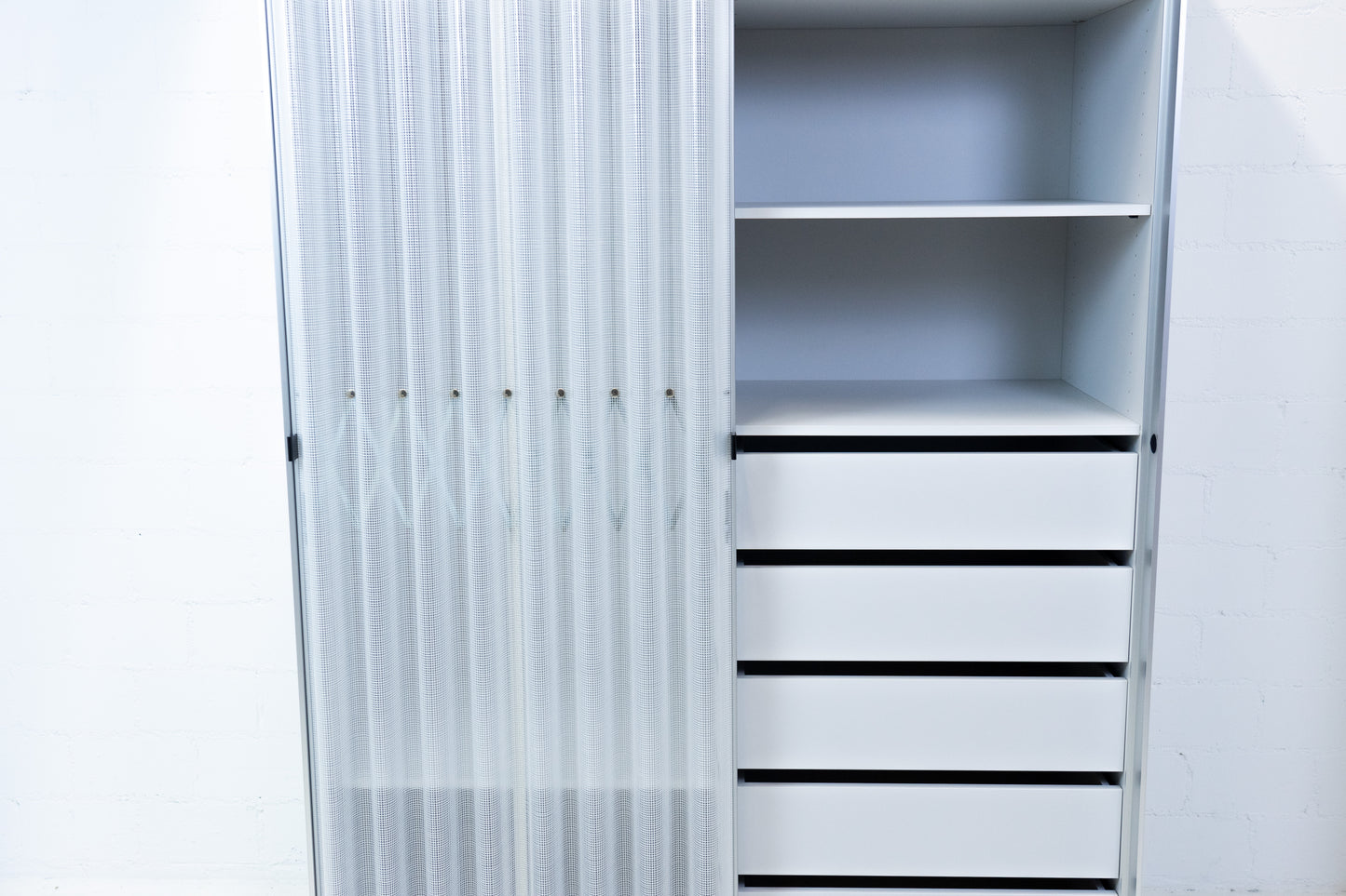 Thut Faltvorhang-Schrank Nr. 4