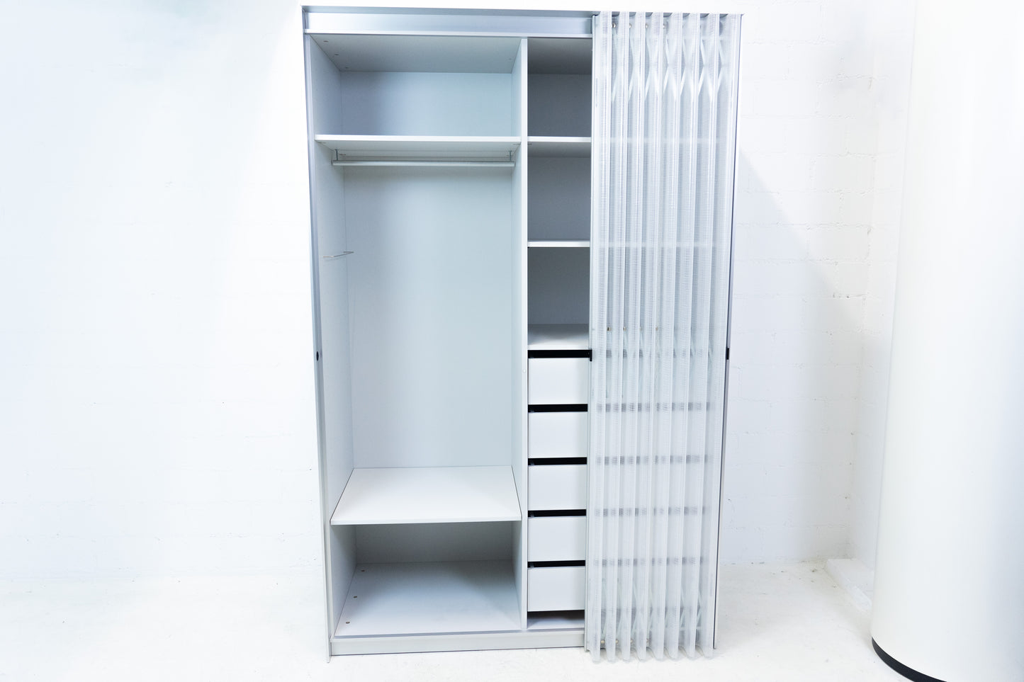 Thut Faltvorhang-Schrank Nr. 4