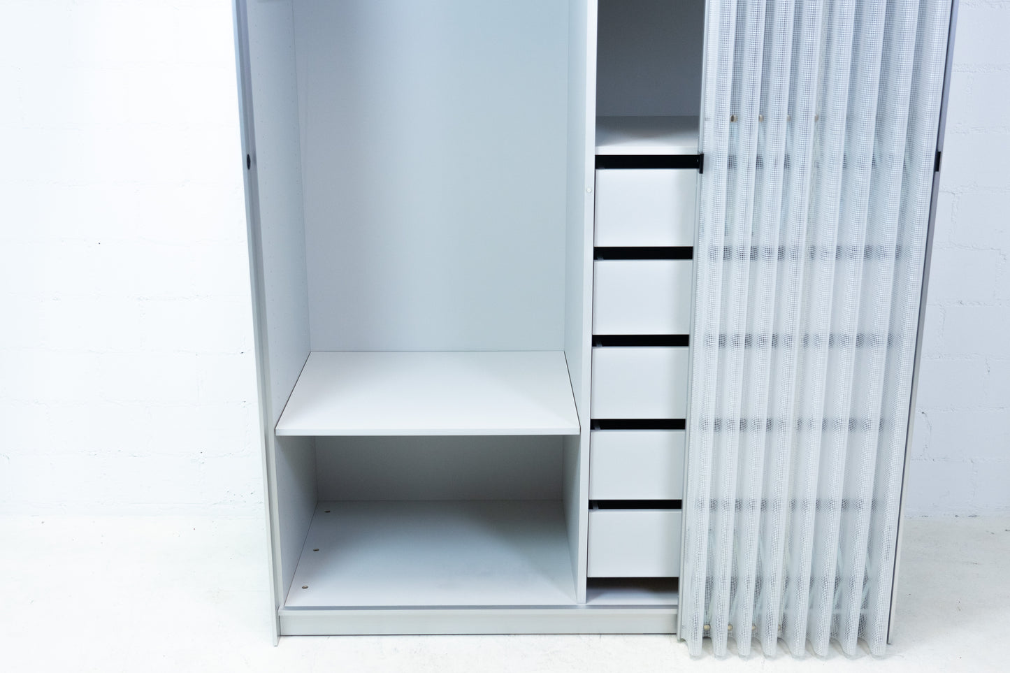 Thut Faltvorhang-Schrank Nr. 4