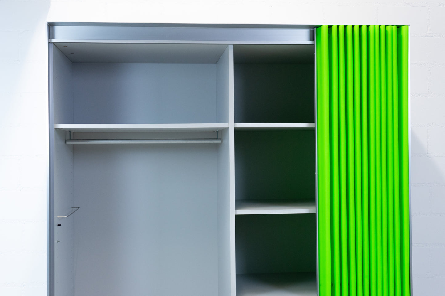 Thut Faltvorhang-Schrank Nr. 5