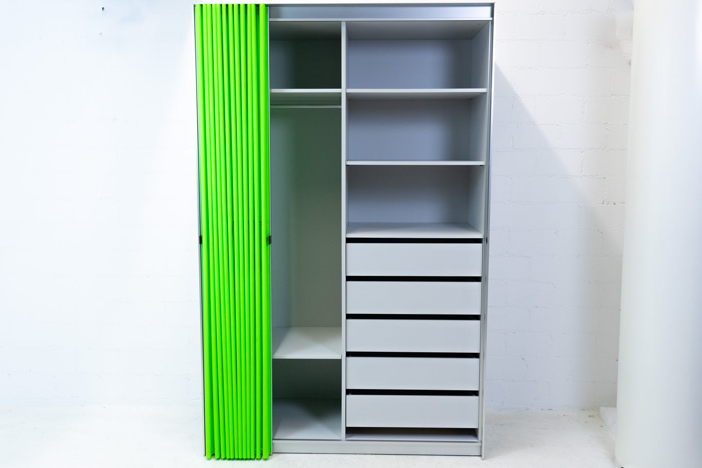 Thut Faltvorhang-Schrank Nr. 5