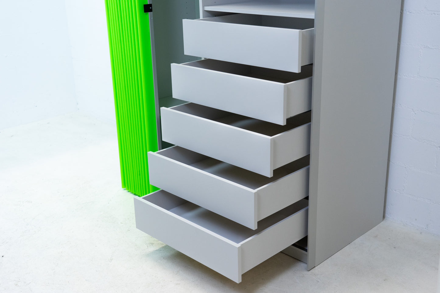Thut Faltvorhang-Schrank Nr. 5