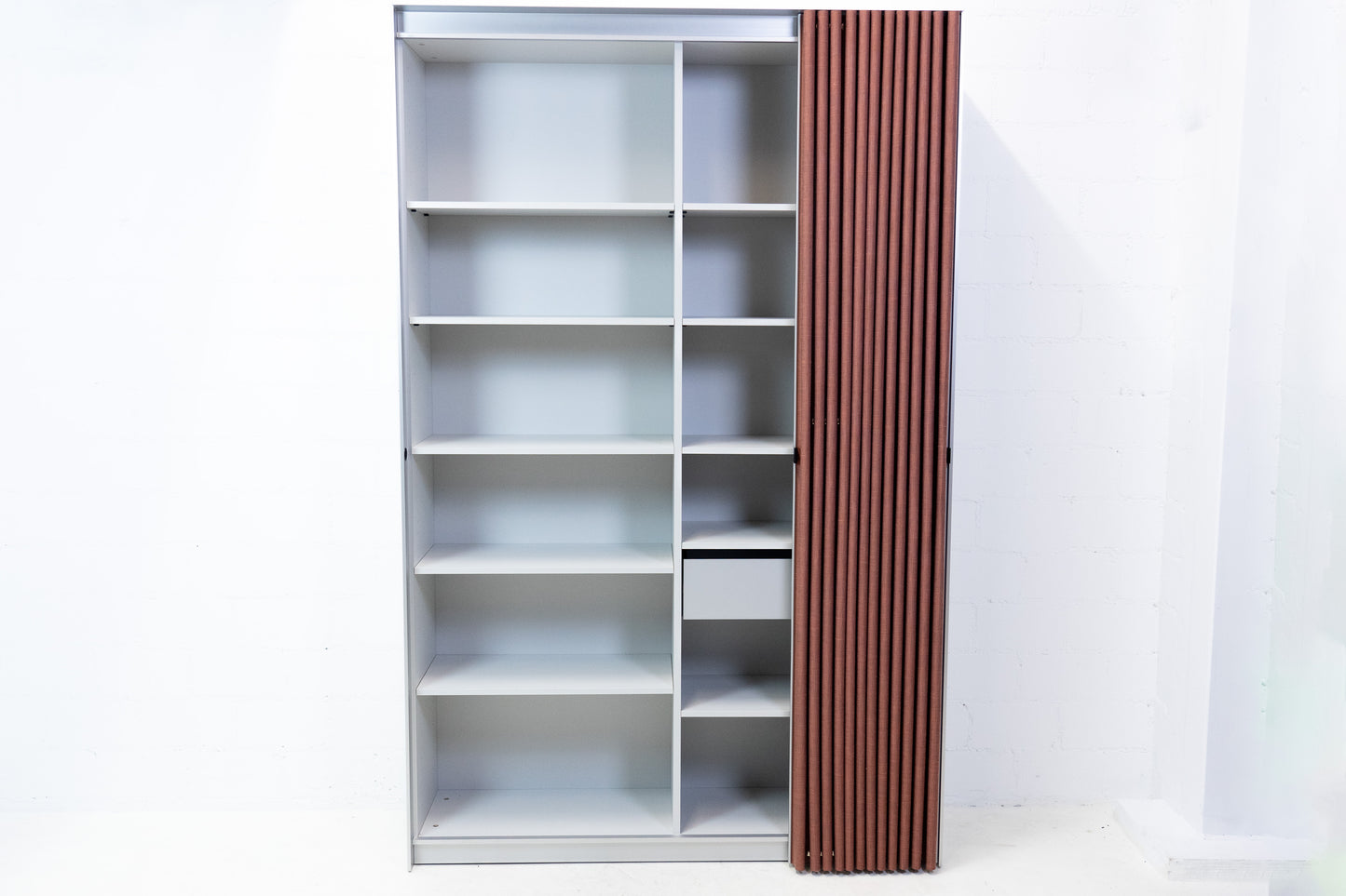 Thut Faltvorhang-Schrank Nr. 2
