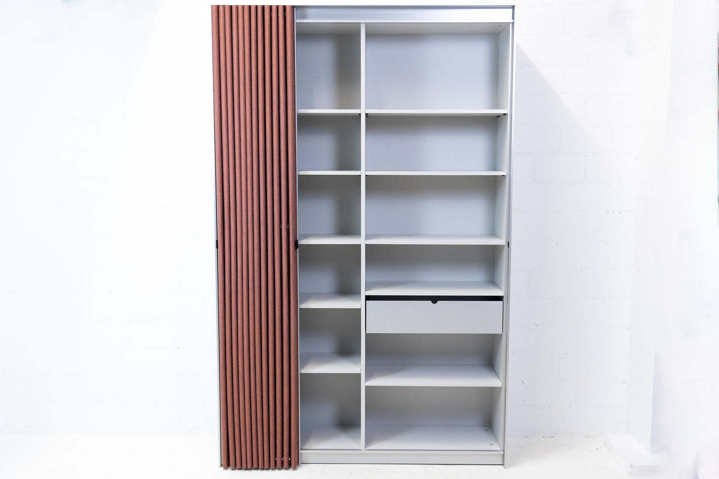 Thut Faltvorhang-Schrank Nr. 2