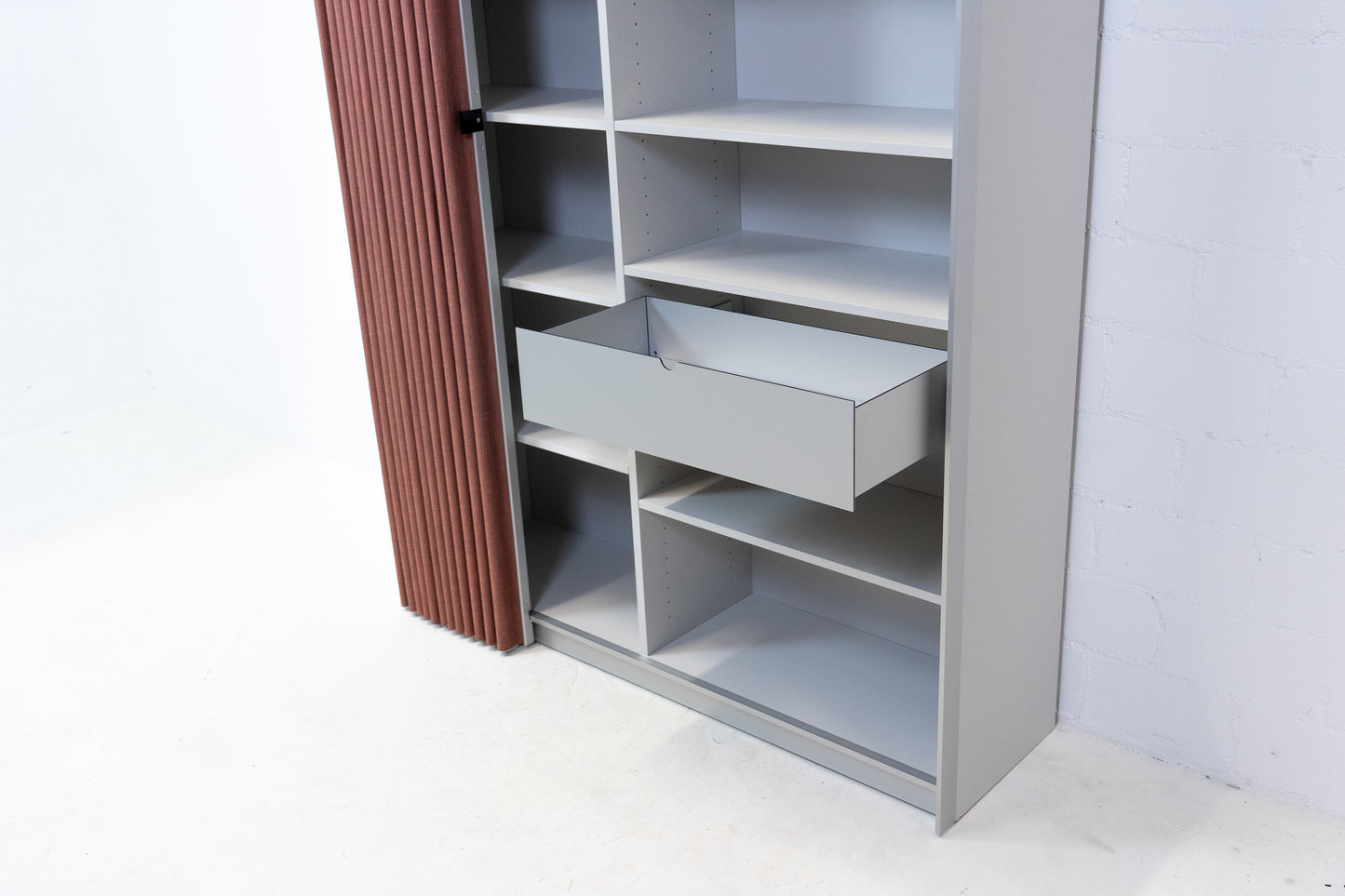 Thut Faltvorhang-Schrank Nr. 2