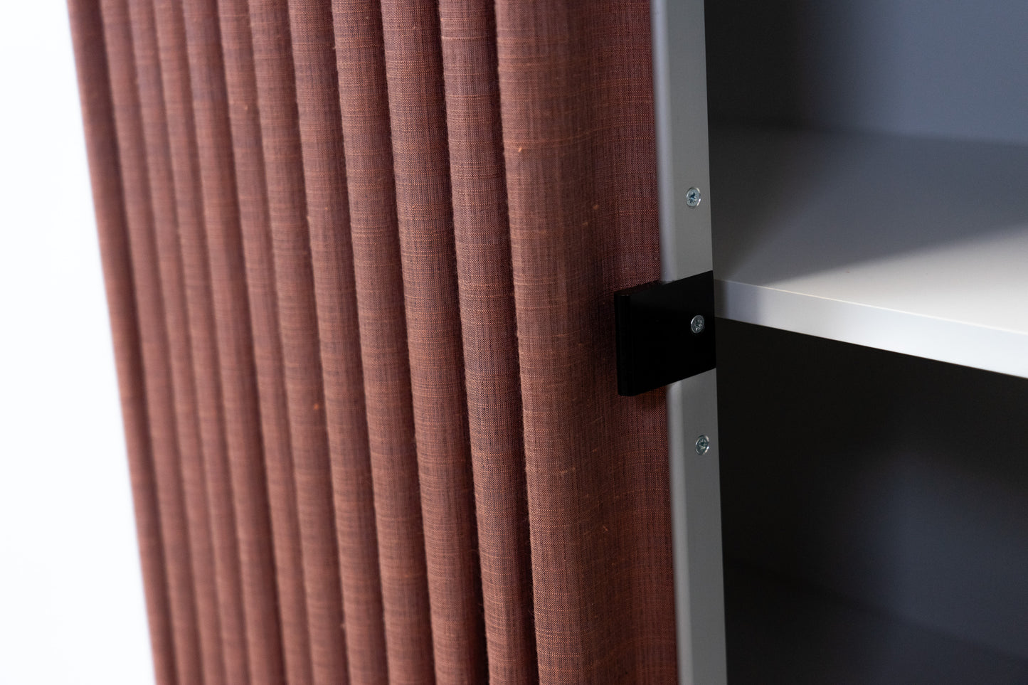 Thut Faltvorhang-Schrank Nr. 2