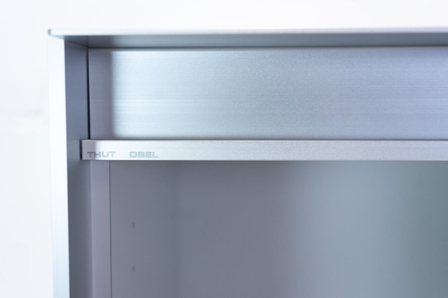 Thut Faltvorhang-Schrank Nr. 2