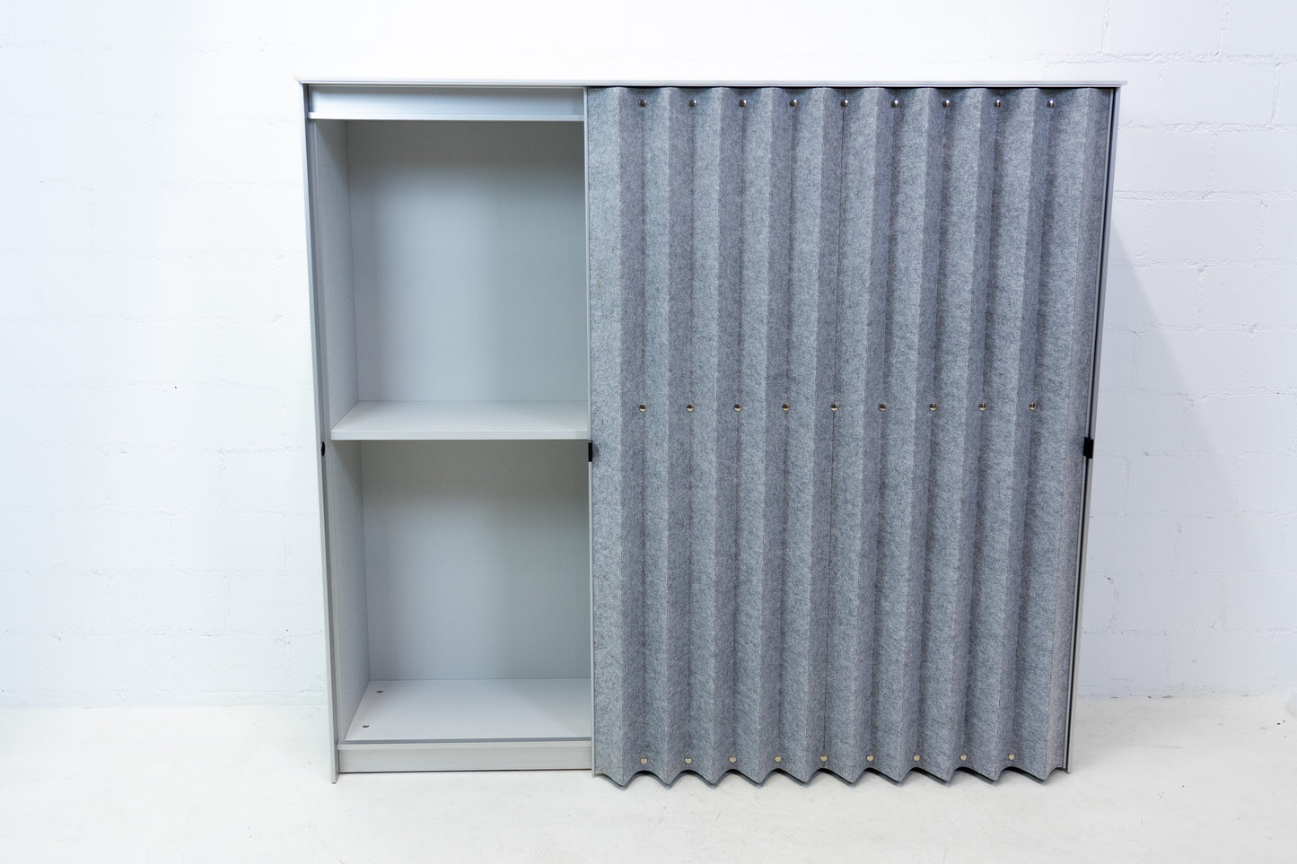 Thut Faltvorhang-Schrank Nr. 3