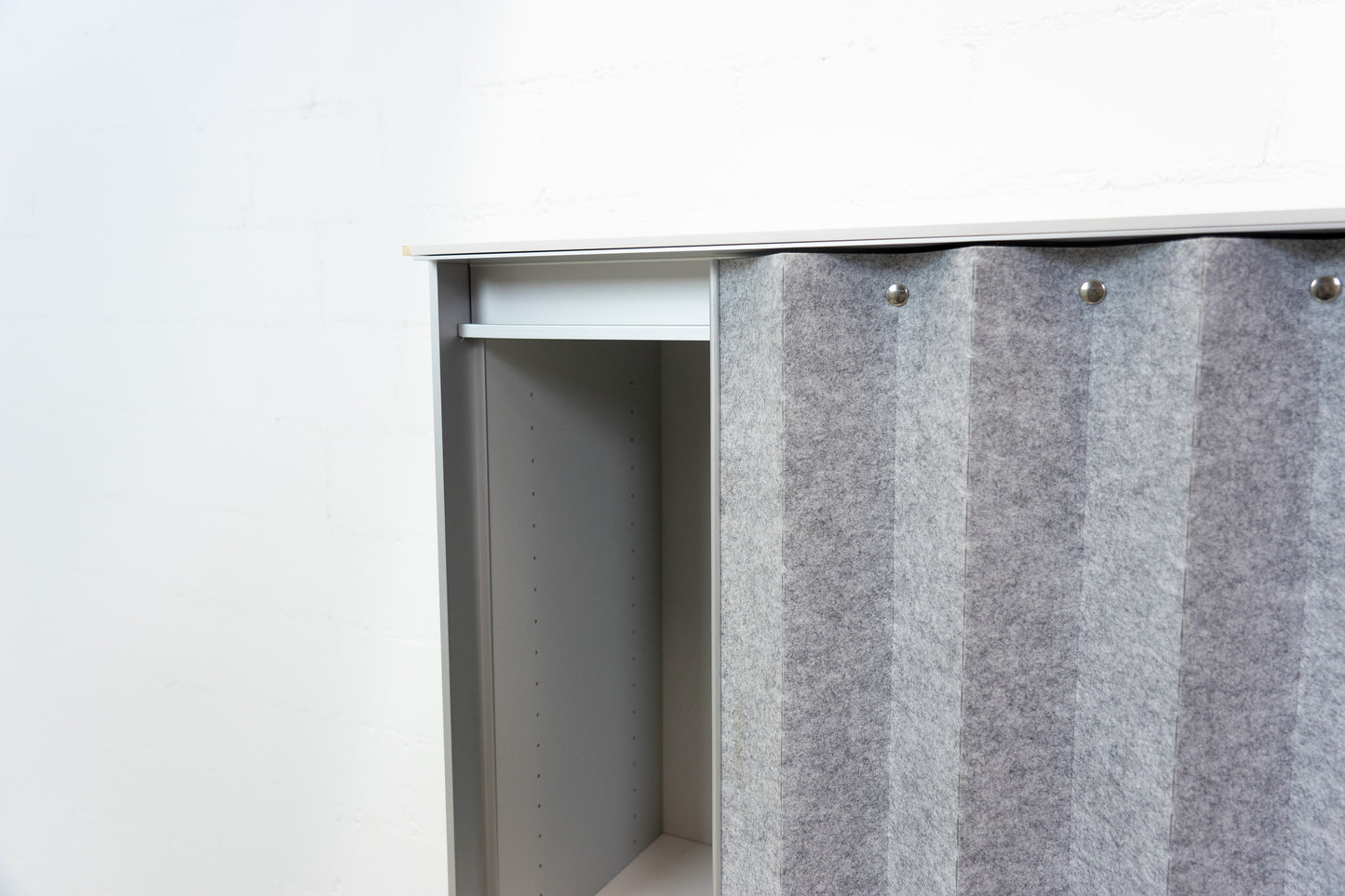 Thut Faltvorhang-Schrank Nr. 3