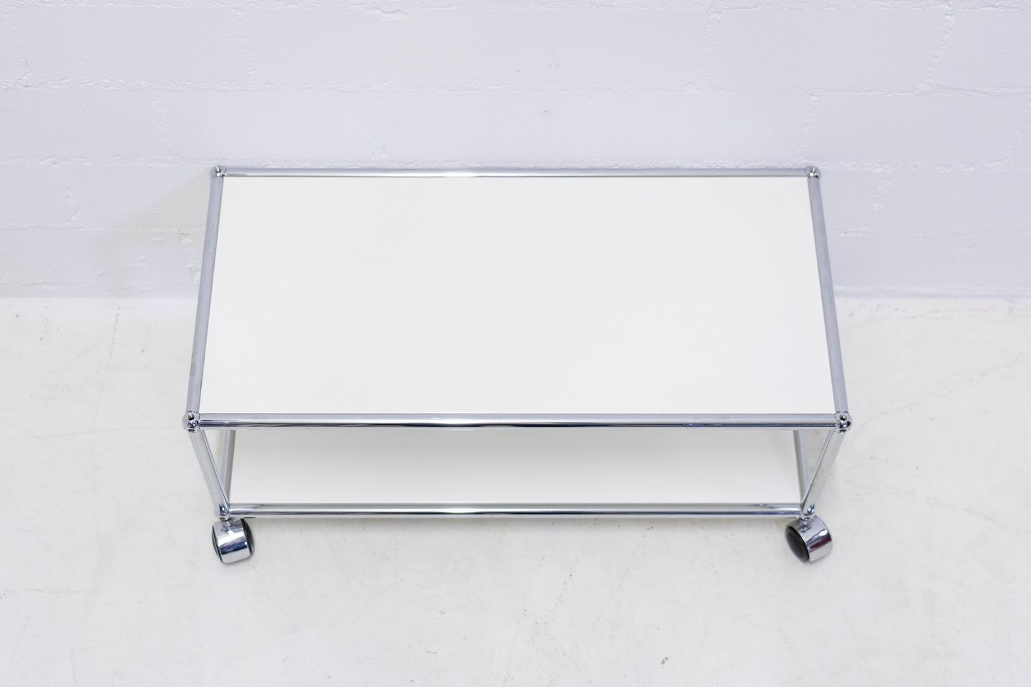 USM Haller Couchtisch Reinweiss Rollen Nr. 1