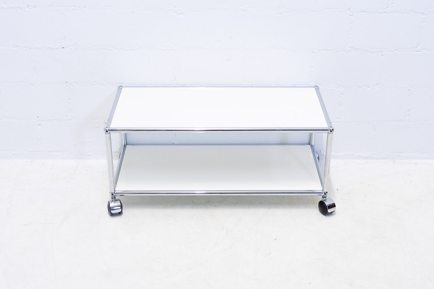 USM Haller Couchtisch Reinweiss Rollen Nr. 1