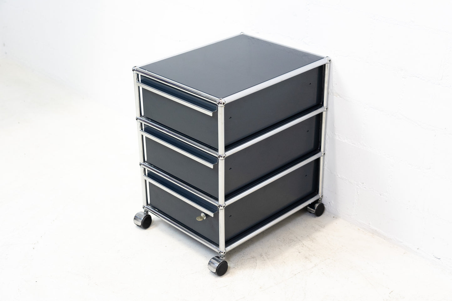 USM Haller Korpus Anthrazitgrau Nr. 14