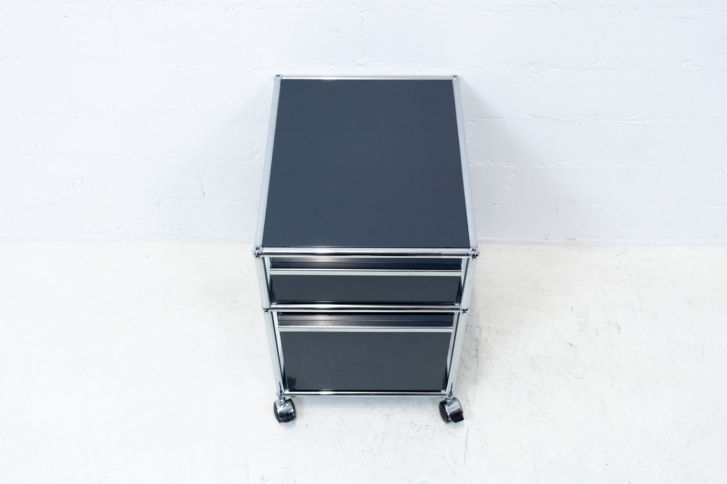 USM Haller Korpus Anthrazitgrau Nr. 15