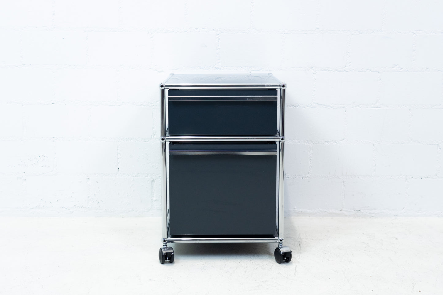 USM Haller Korpus Anthrazitgrau Nr. 15