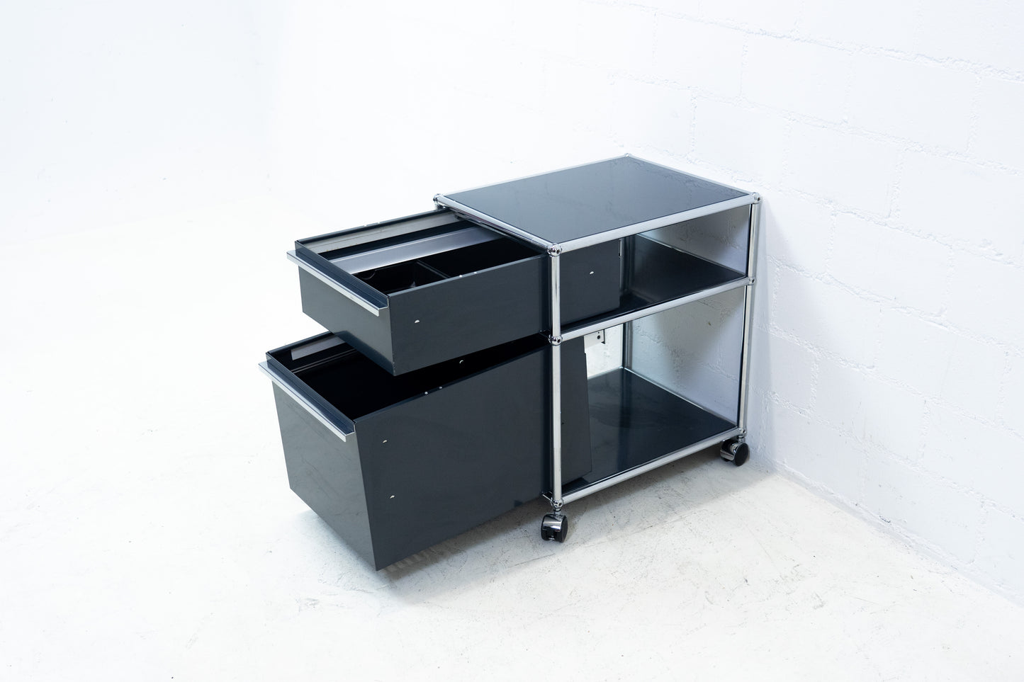 USM Haller Korpus Anthrazitgrau Nr. 15