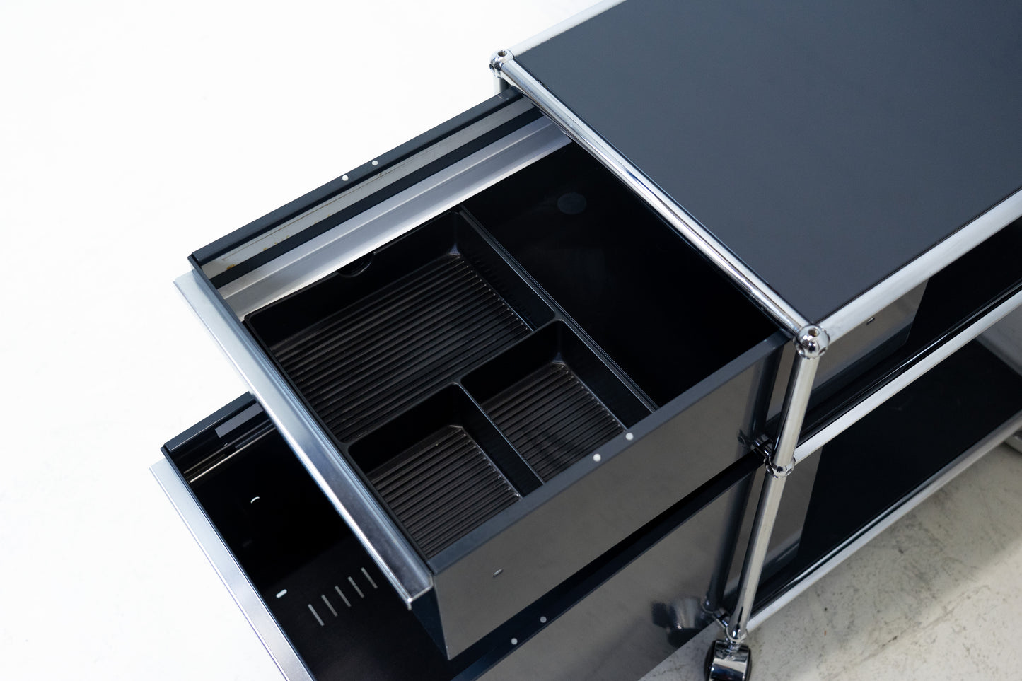 USM Haller Korpus Anthrazitgrau Nr. 15