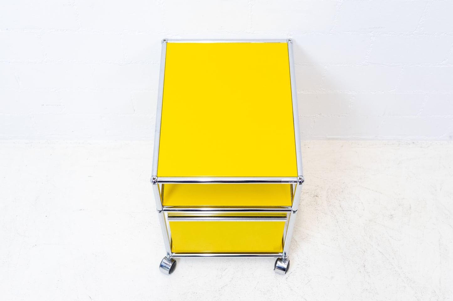 USM Haller Korpus Goldgelb Nr. 1