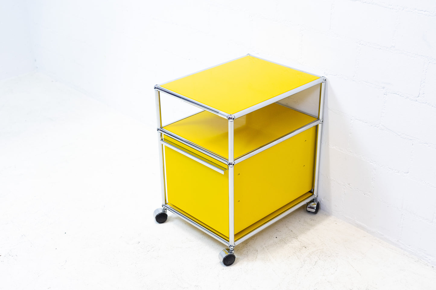 USM Haller Korpus Goldgelb Nr. 1