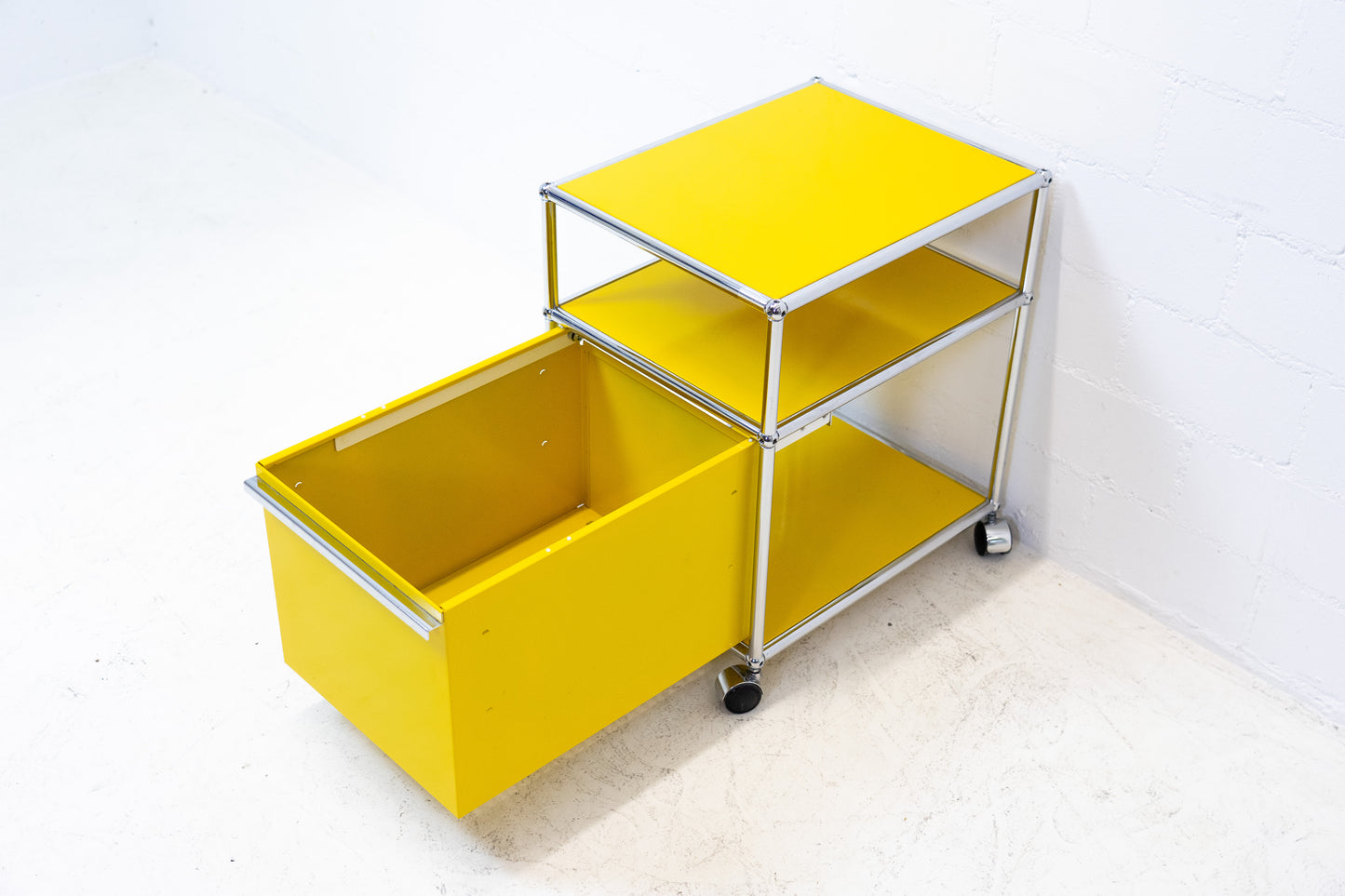 USM Haller Korpus Goldgelb Nr. 1