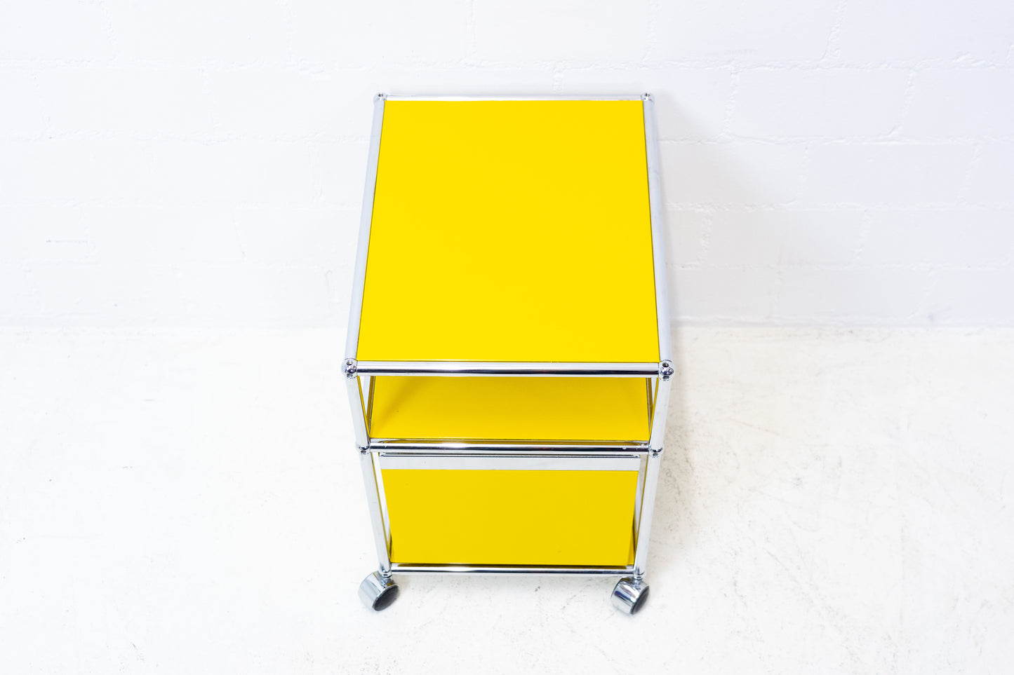 USM Haller Korpus Goldgelb Nr. 1