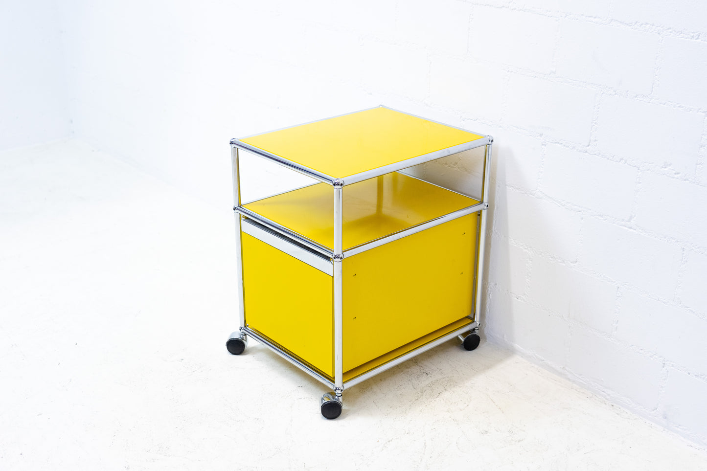 USM Haller Korpus Goldgelb Nr. 1