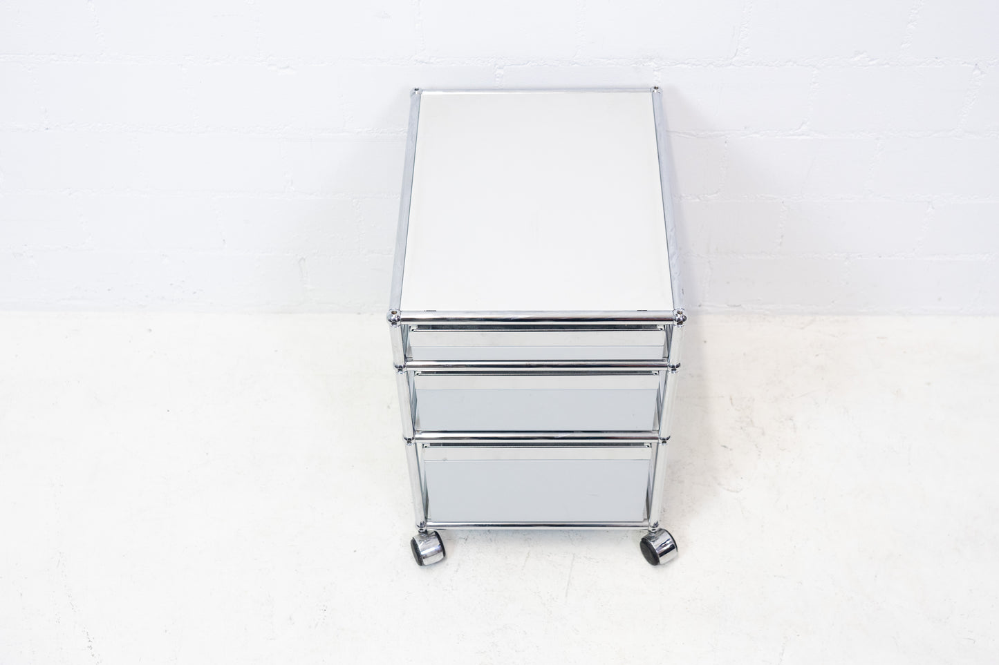 USM Haller Roll-Korpus Lichtgrau Nr. 6