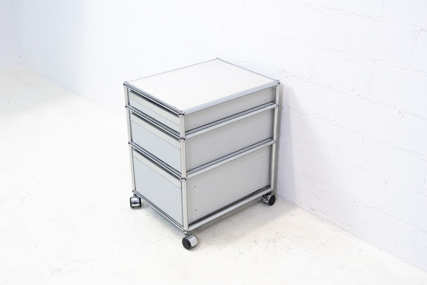 USM Haller Roll-Korpus Lichtgrau Nr. 6