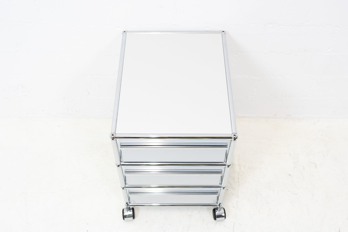 USM Haller Korpus Lichtgrau Nr. 7