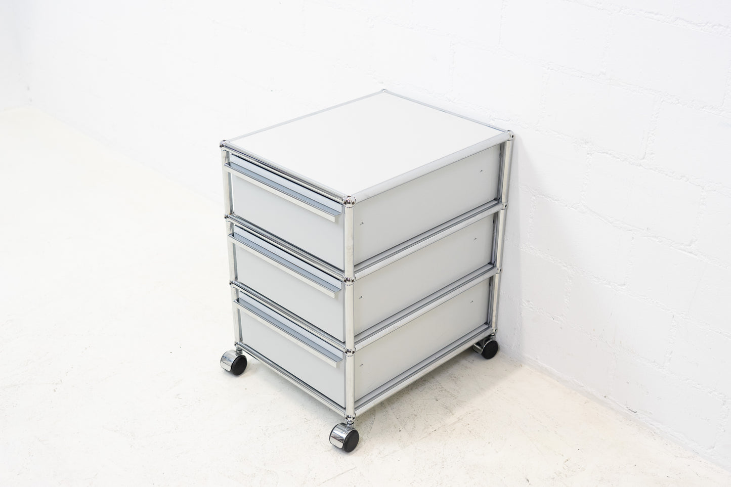 USM Haller Korpus Lichtgrau Nr. 7