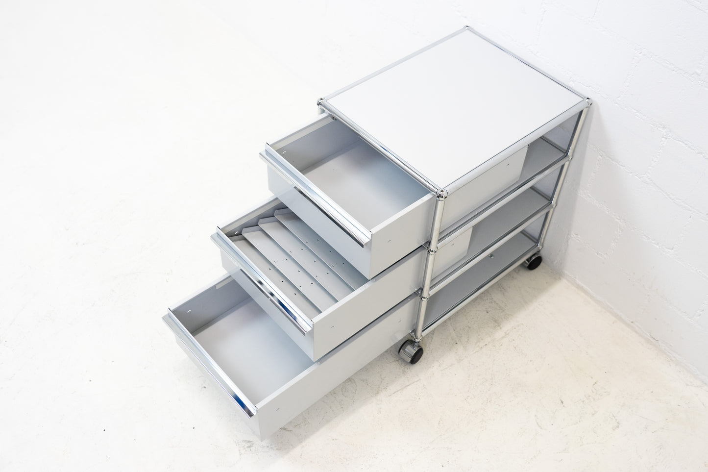 USM Haller Korpus Lichtgrau Nr. 7