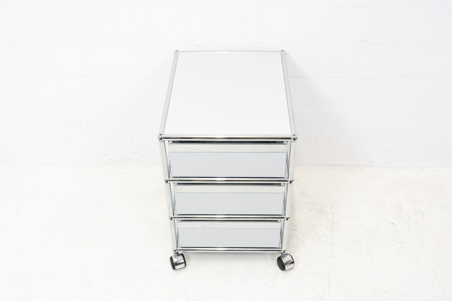 USM Haller Korpus Lichtgrau Nr. 7