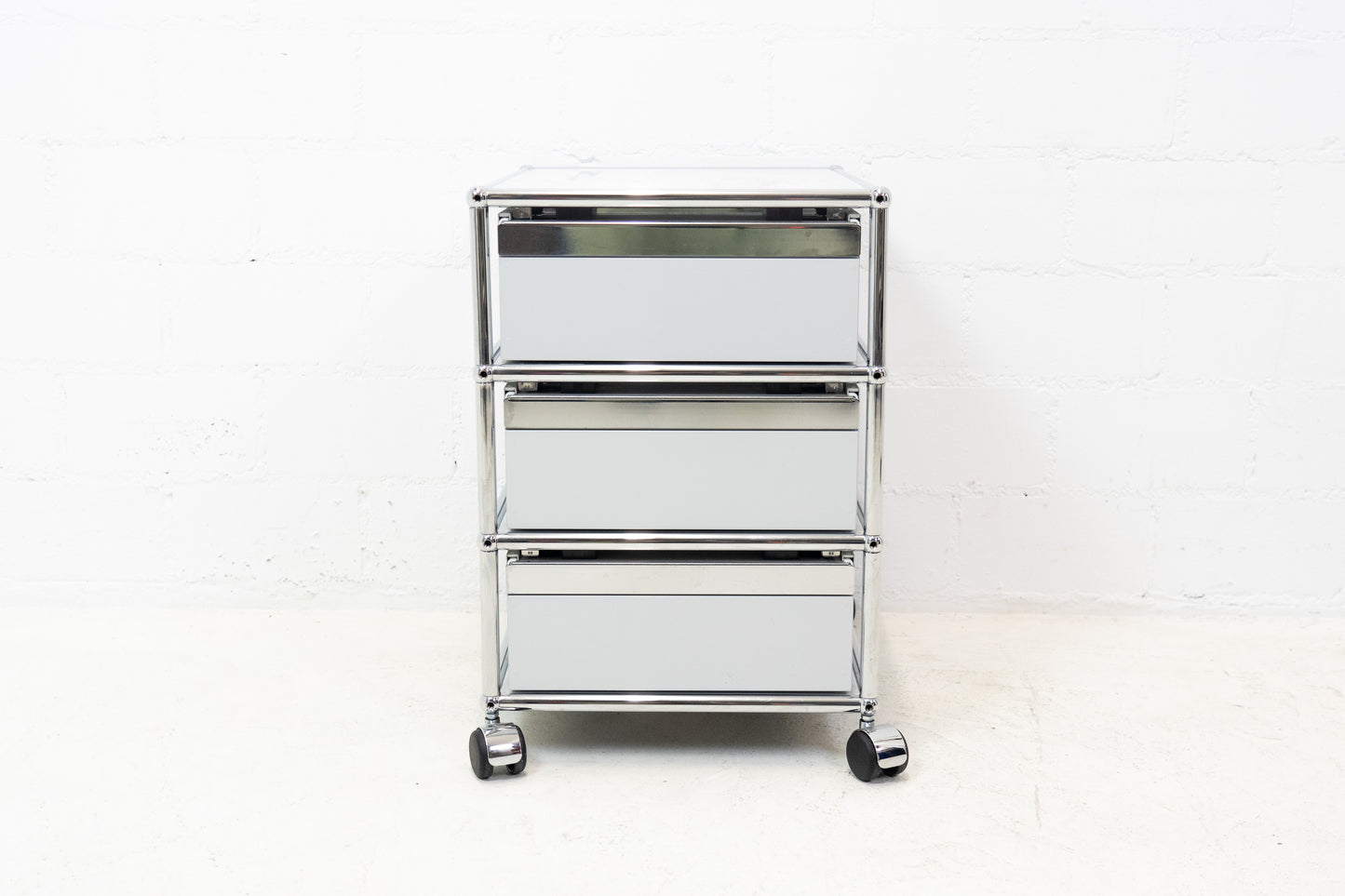 USM Haller Korpus Lichtgrau Nr. 7