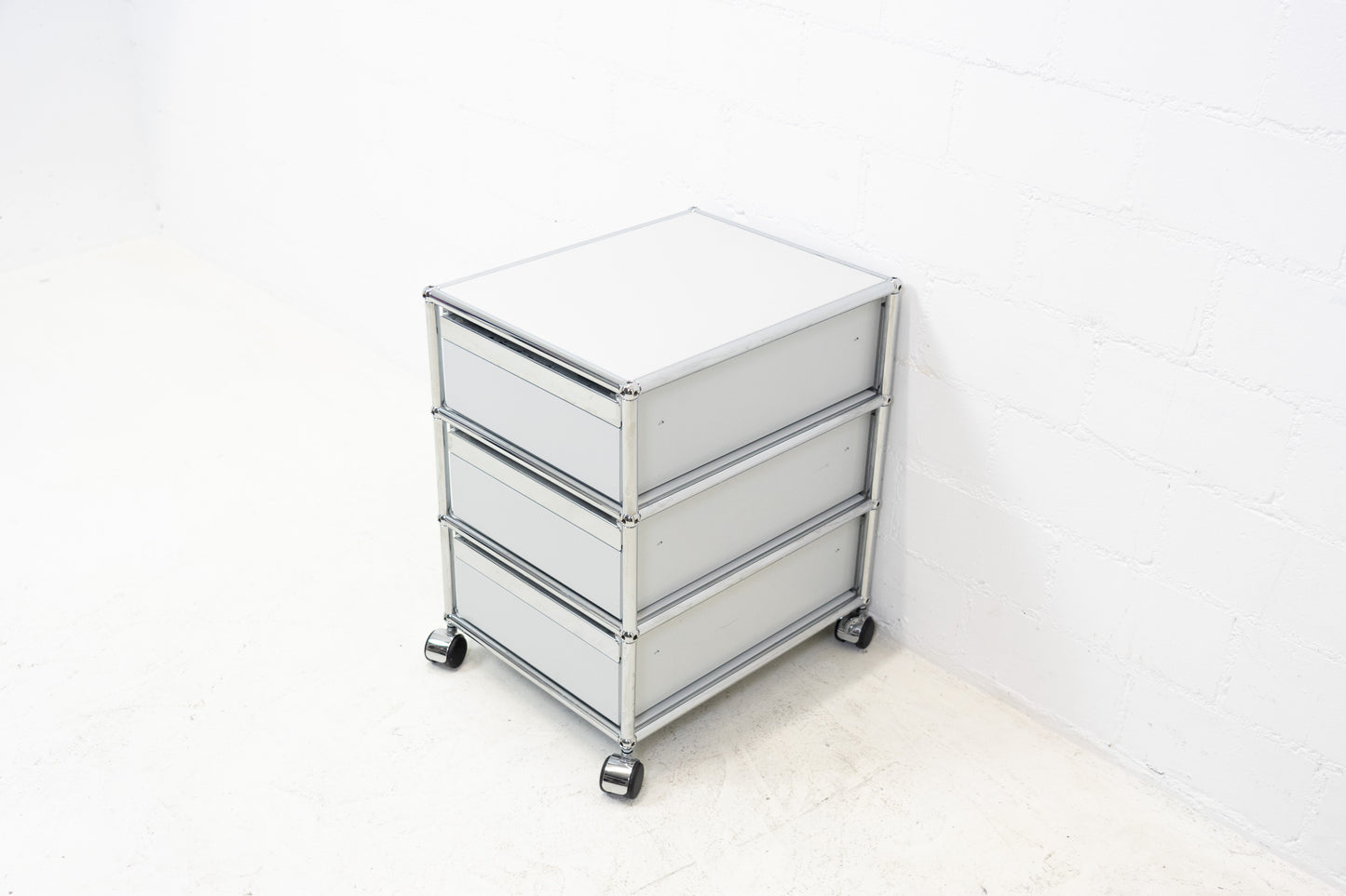 USM Haller Korpus Lichtgrau Nr. 7