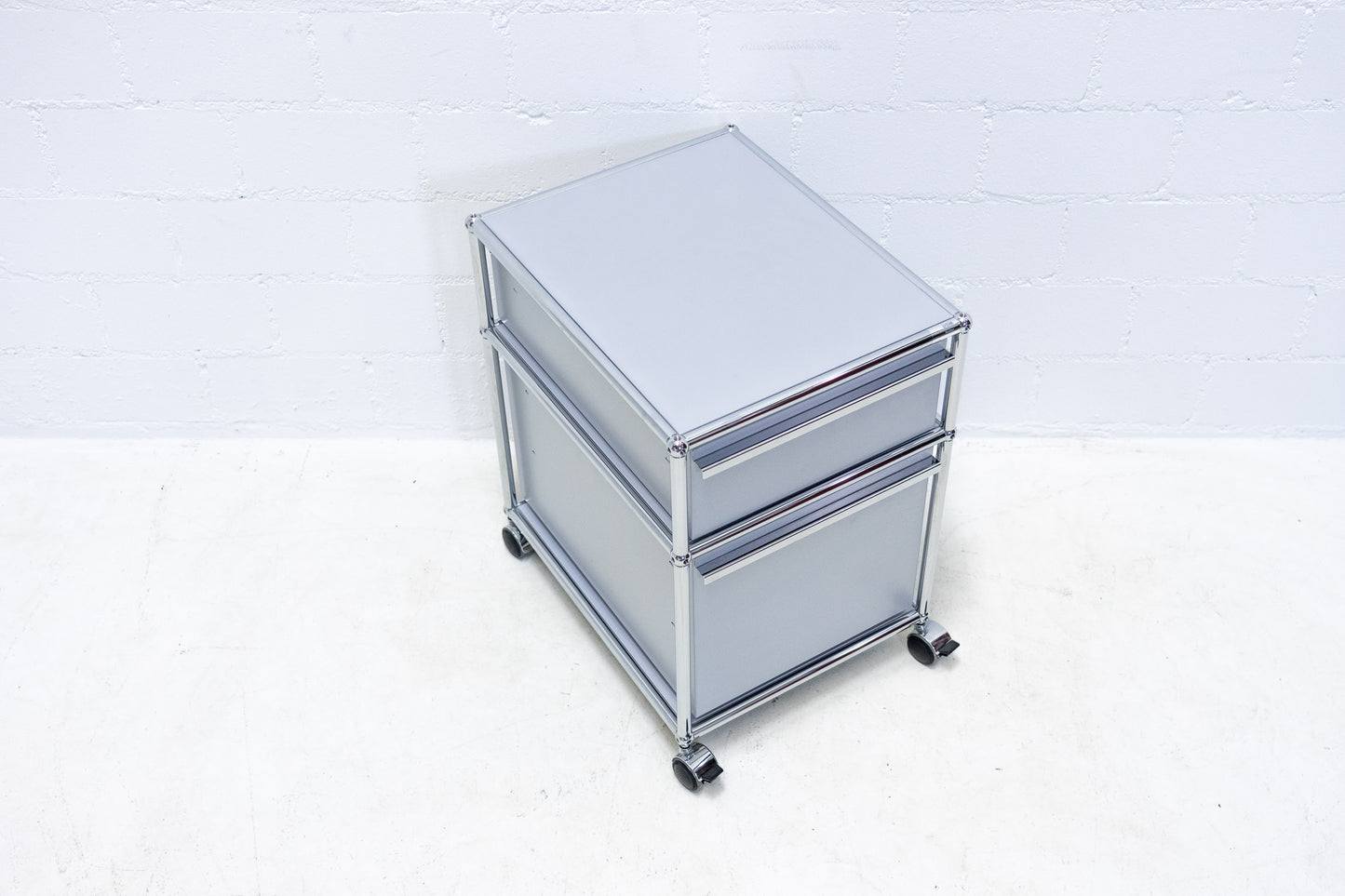 USM Haller Korpus Mattsilber Nr. 4