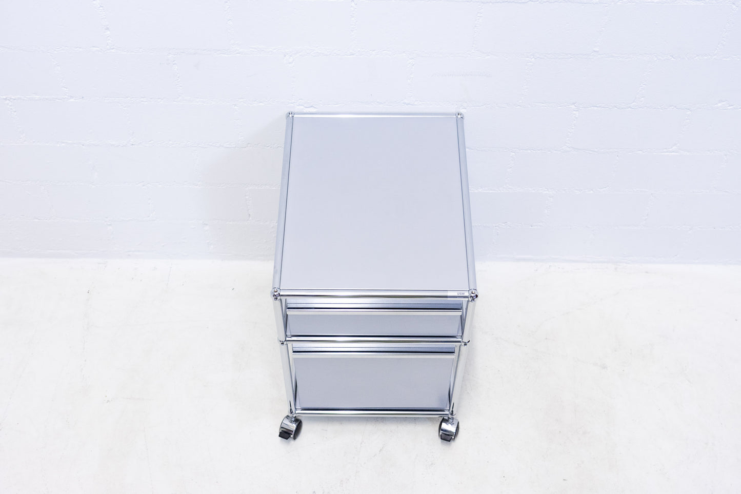 USM Haller Korpus Mattsilber Nr. 4