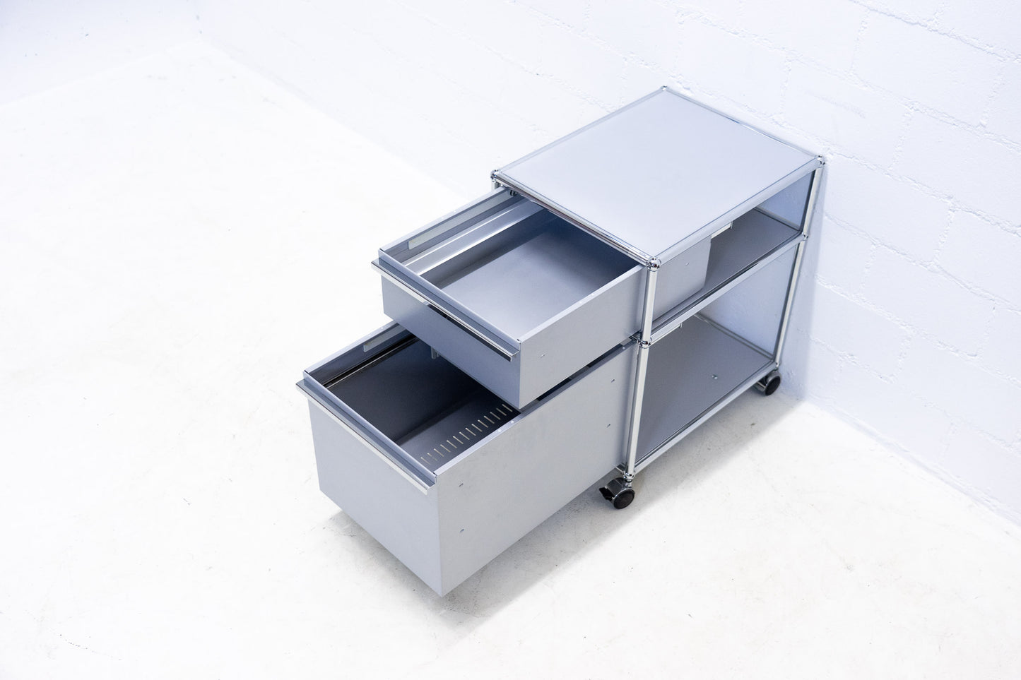 USM Haller Korpus Mattsilber Nr. 4