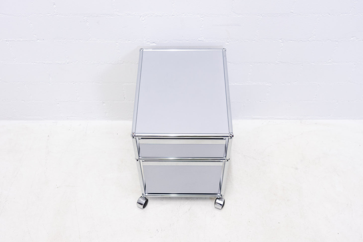 USM Haller Korpus Mattsilber Nr. 4