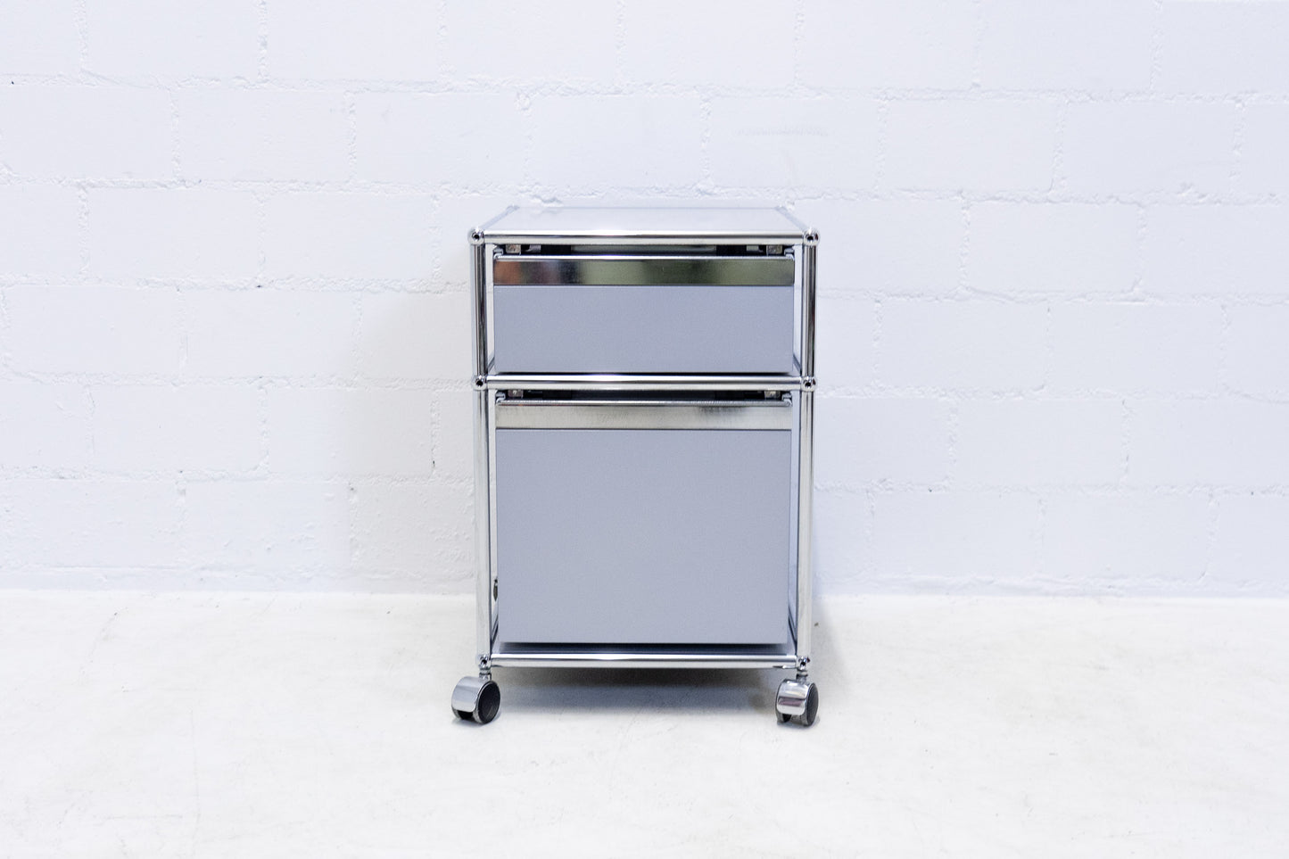 USM Haller Korpus Mattsilber Nr. 4