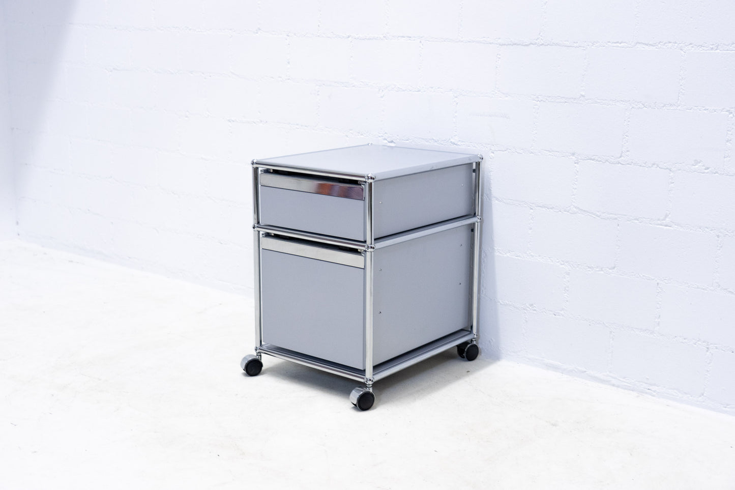 USM Haller Korpus Mattsilber Nr. 4