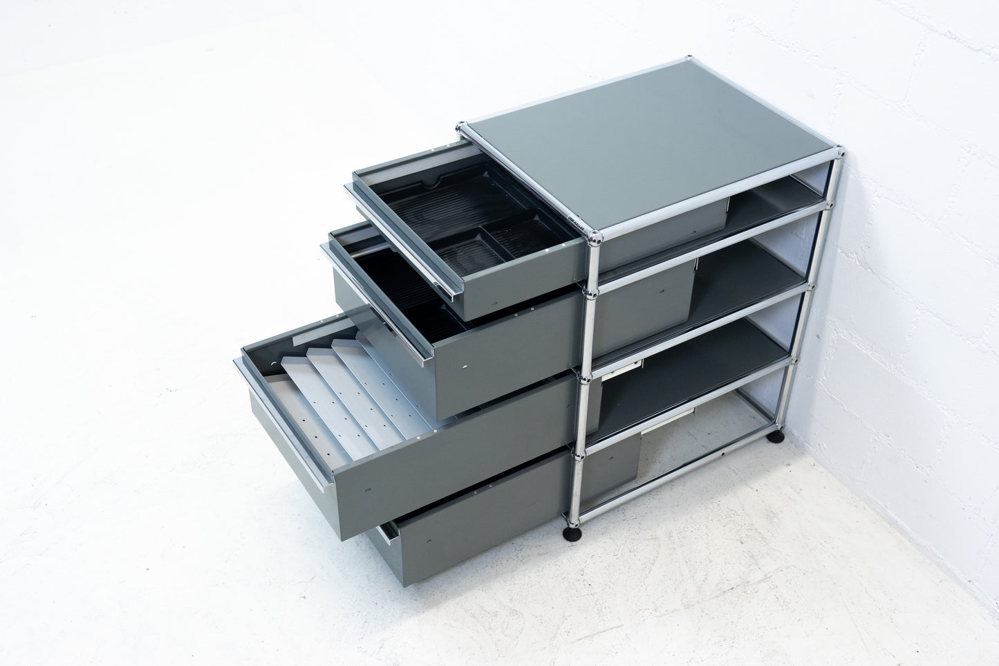 USM Haller Korpus Mittelgrau Nr. 3