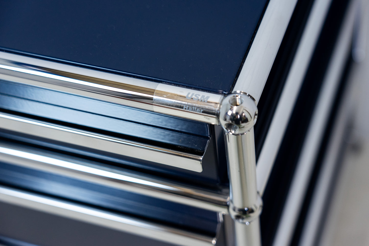 USM Haller Korpus Stahlblau Nr. 3