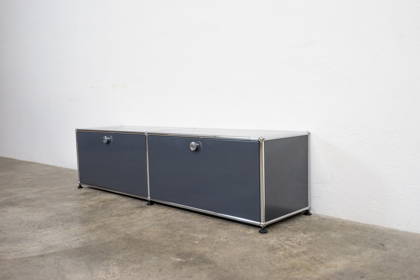 USM Haller Lowboard Anthrazitgrau Nr. 13