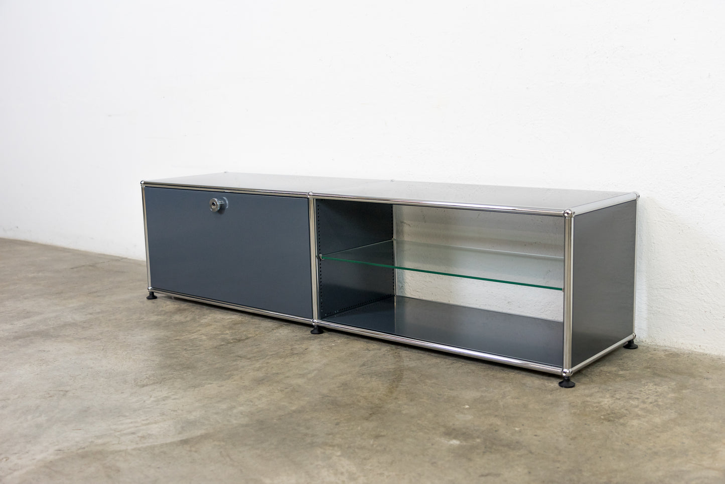 USM Haller Lowboard Anthrazitgrau Nr. 22