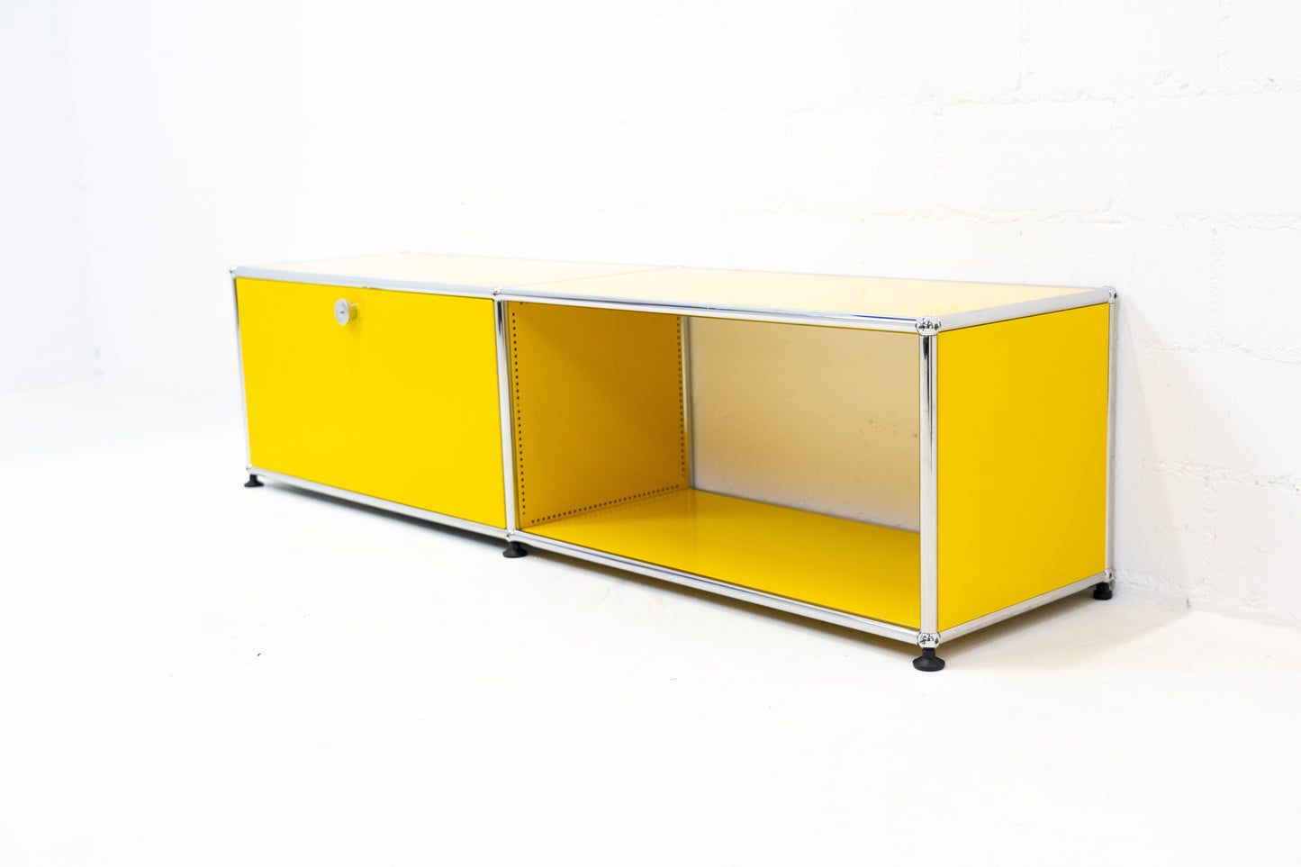 USM Haller Lowboard Goldgelb Nr. 1