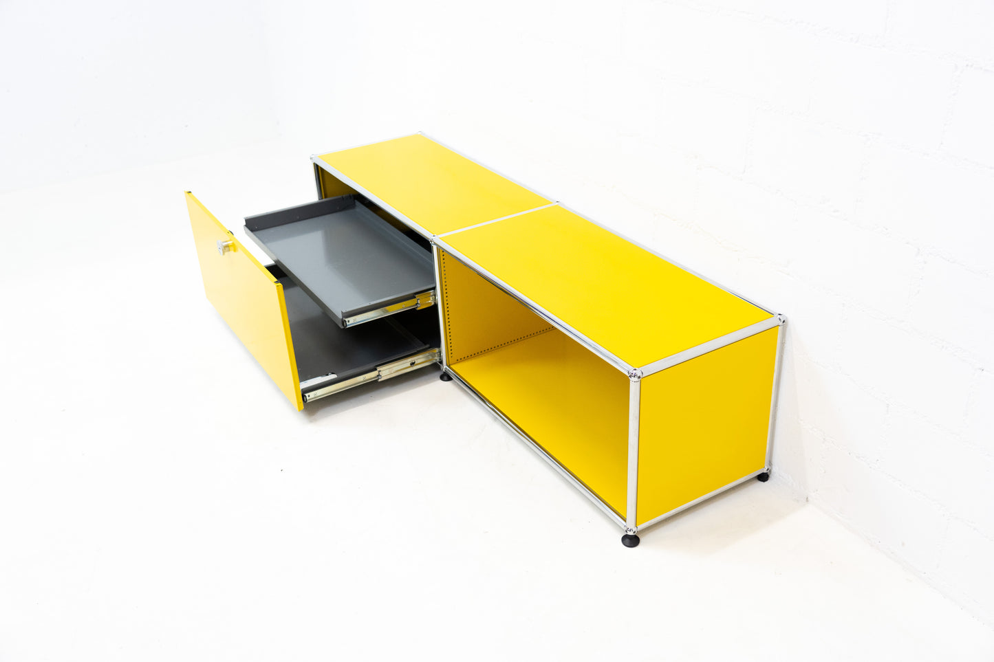 USM Haller Lowboard Goldgelb Nr. 1