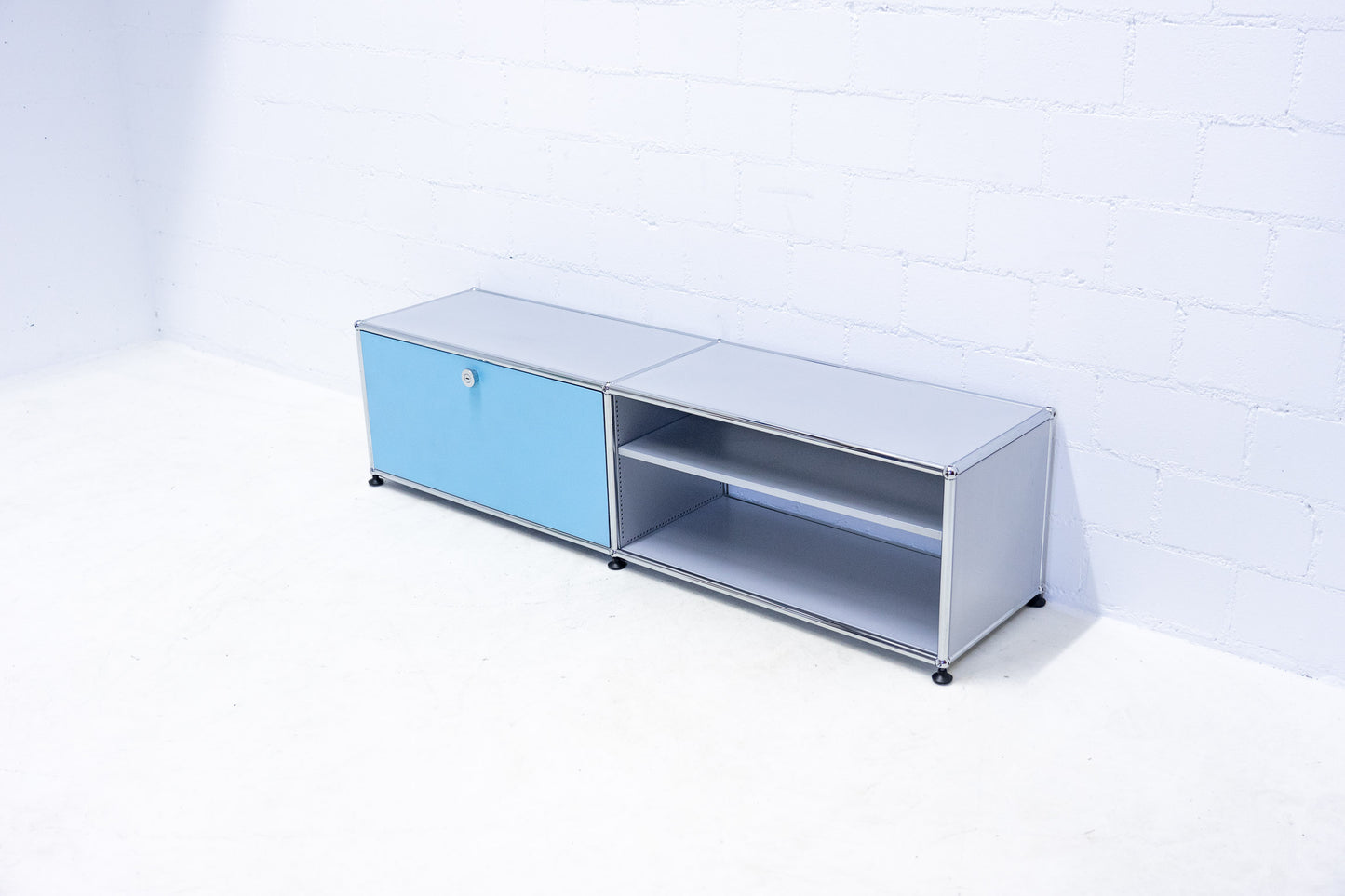 USM Haller Lowboard Mattsilber Blau Nr. 1