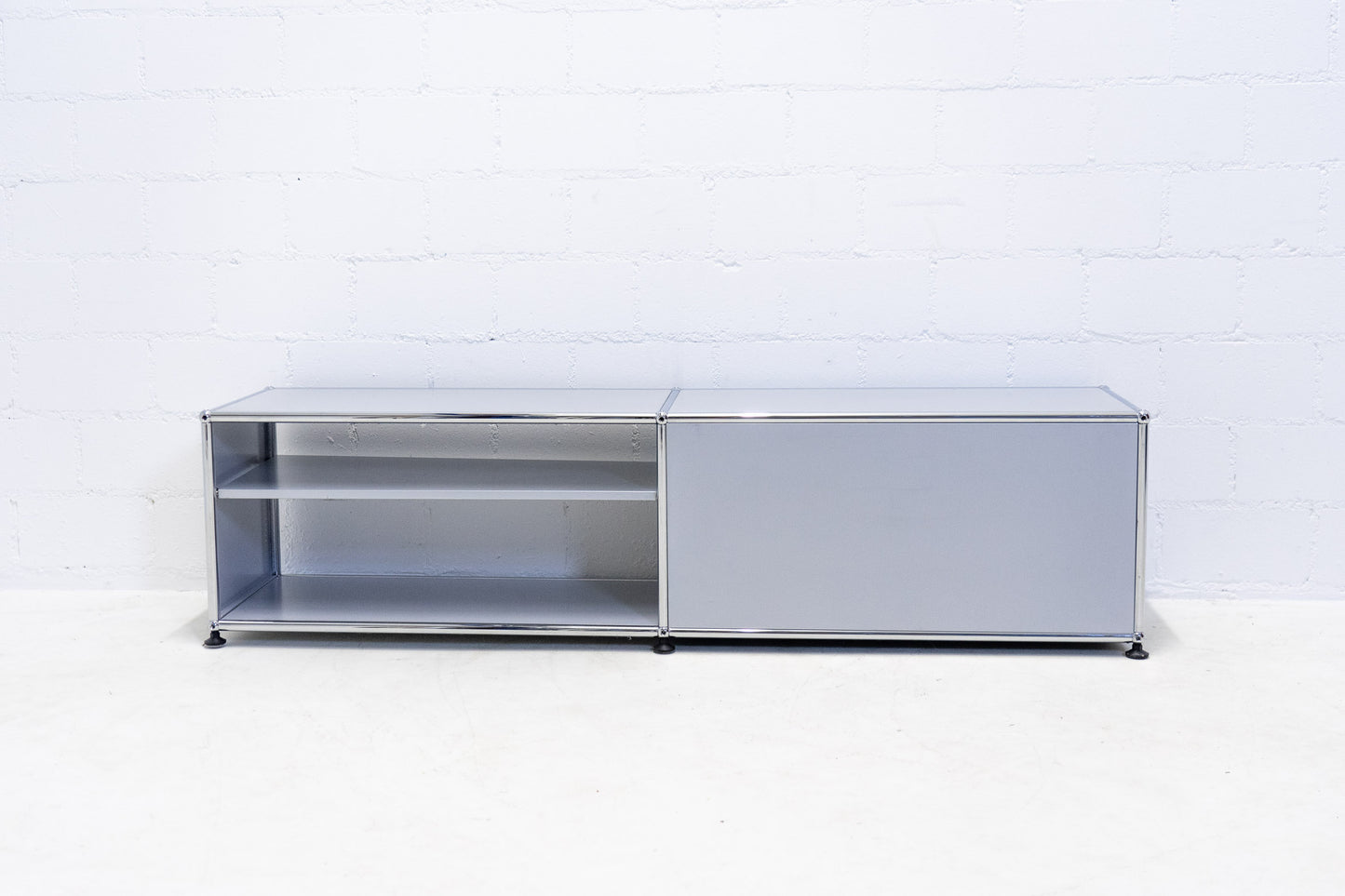 USM Haller Lowboard Mattsilber Blau Nr. 1