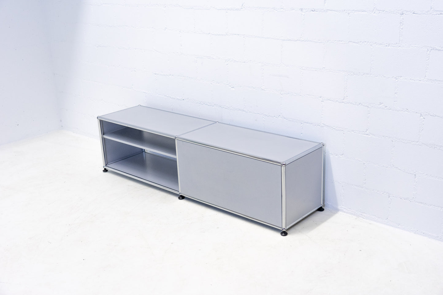 USM Haller Lowboard Mattsilber Blau Nr. 1