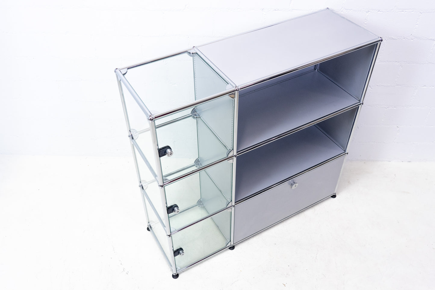 USM Haller Vitrine Glas Mattsilber Nr. 4