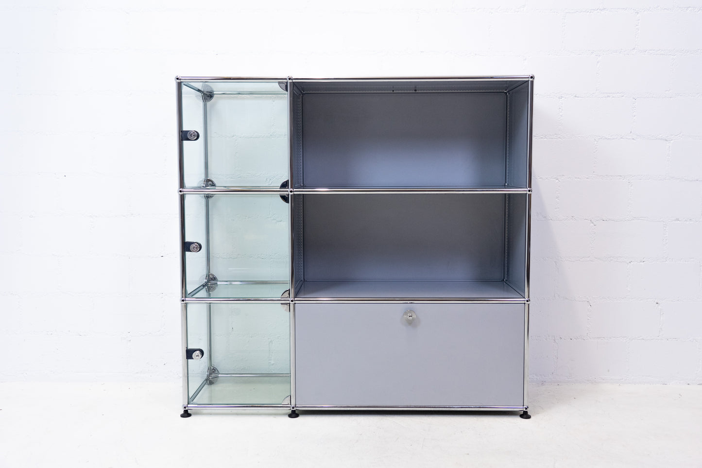 USM Haller Vitrine Glas Mattsilber Nr. 4